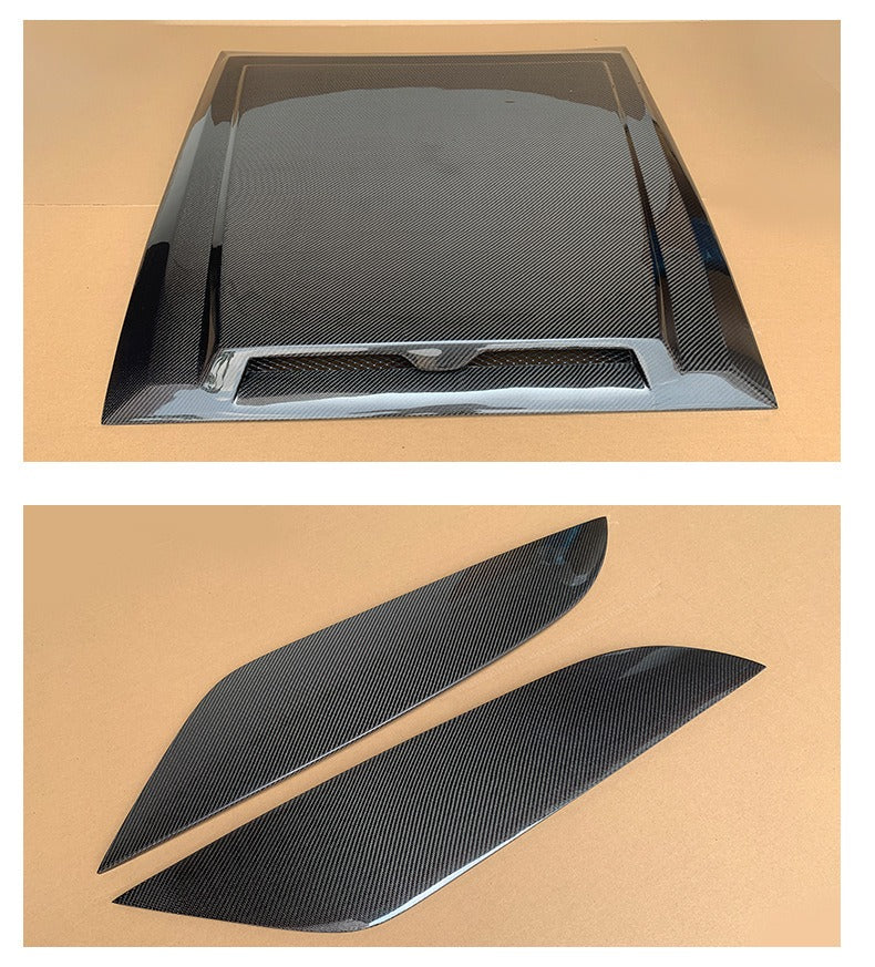 Protect and style your Land Rover Defender with a carbon fiber engine cover. This product includes free global shipping, a one-year warranty, and easy installation.