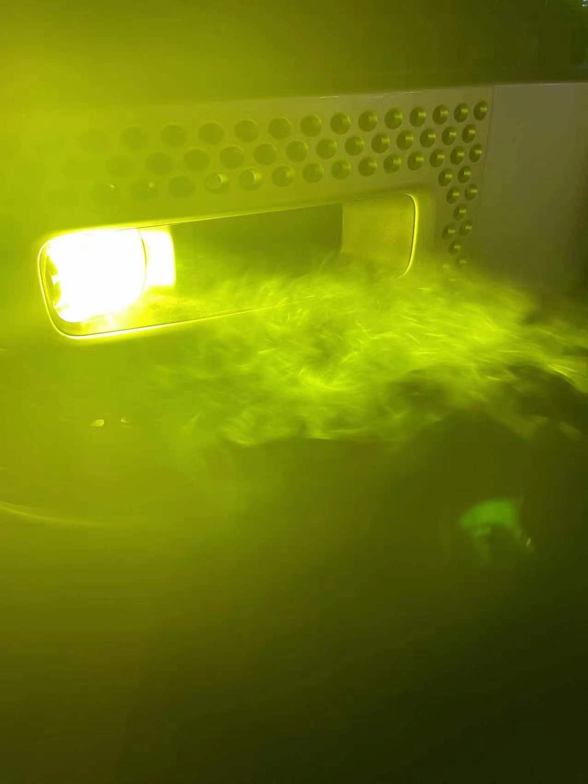 Yellow lens LED fog lights for Land Rover Defender 90, 110, 130 come with free global shipping and a one-year warranty. Upgrade your visibility and vehicle style today.